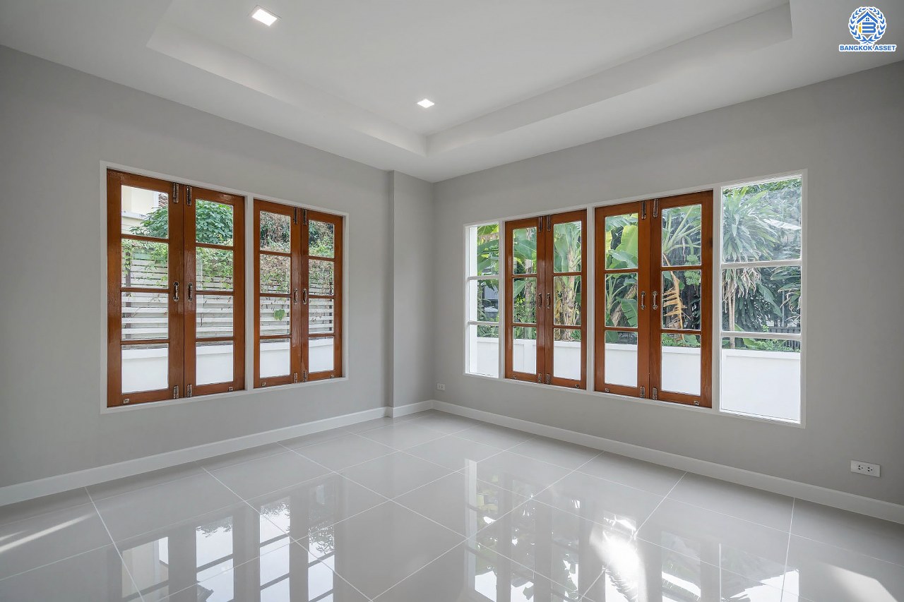 บ้านมือสองตกแต่งใหม่ โครงการ ลัดดารมย์ เพชรเกษม69 ตกแต่งหรูหราดีไซน์สุด Classic วิวสวนสาธารณะ ใกล้ส่วนกลาง บนเนื้อที่ 173.5 ตร.ว. ฟังก์ชันจัดเต็ม 4 ห้องนอน 4 ห้องน้ำ 1 ห้องอเนกประสงค์ 1 ห้องแม่บ้าน จอดรถได้ถึง 2 คัน บนทำเลศักยภาพ เชื่อมต่อหลายเส้นทาง ใกล้เดอะมอลล์บางแค จุดขึ้นทางด่วน "กาญจนาภิเษก" และรถไฟฟ้าสายสีน้ำเงิน "สถานีหลักสอง"